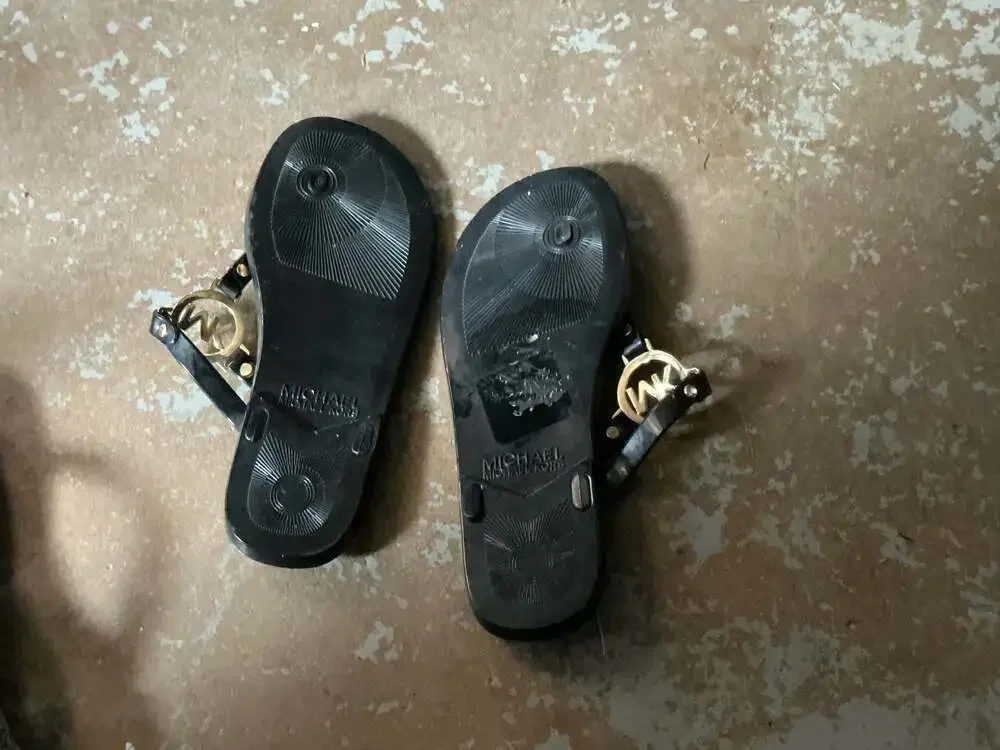 Michael Kors MK Charm Jelly Sandals Thong Flip Flops Black Silver size 8
